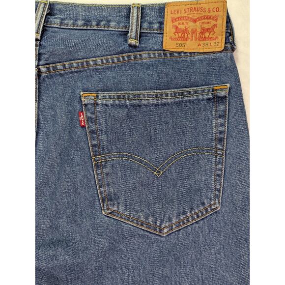 Levis 505 38W 32L 100% Cotton Reg Fit Straight Leg Med Wash Jeans (40W 31L Fit) - Picture 1 of 16